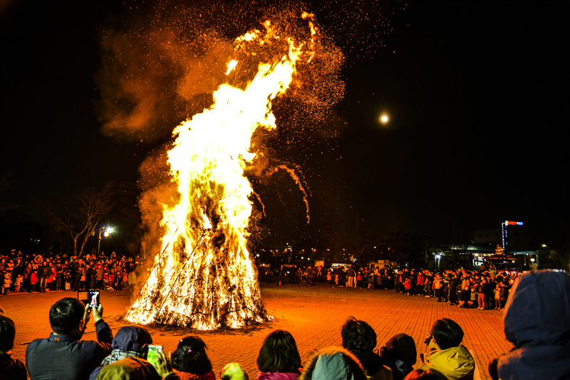 Hàn Quốc: Tưng bừng Lễ hội lửa Jeongwol Daeboreum ở Busan